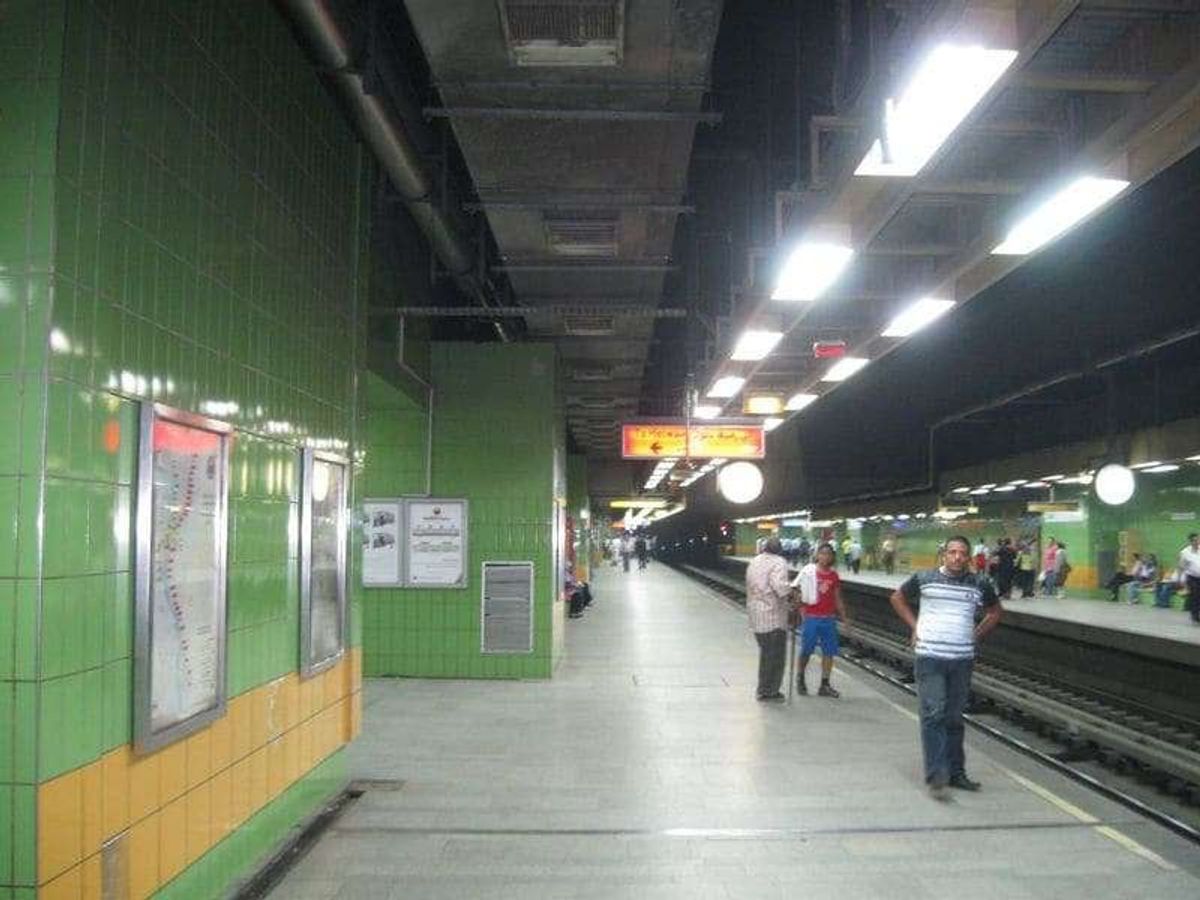 革命前のタハリール広場とサダットメトロ駅