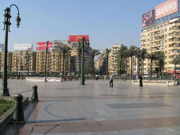 エジプト・カイロ「2010年 エジプト　（アラブの春まで半年）首都カイロから長距離バスでアカバ湾の港町へ」の写真：革命前の穏やかなタハリール広場

