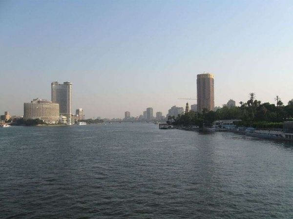 エジプト・カイロ「2010年 エジプト　（アラブの春まで半年）首都カイロから長距離バスでアカバ湾の港町へ」の写真：Kasr Al Nile Bridge