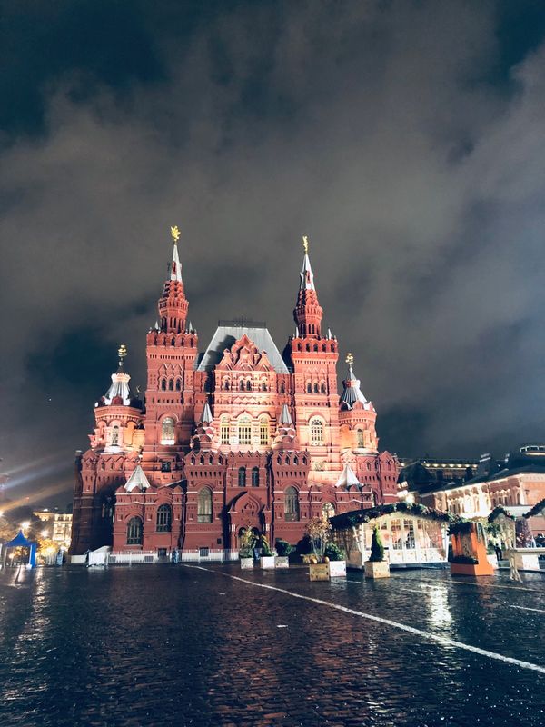 ロシア連邦・モスクワ「モスクワ出張」の写真：初雪が降った。赤の広場はごった返していた。