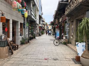 台南に行った時、「神農街」って短いストリートに行きました。
レトロな雰囲気...