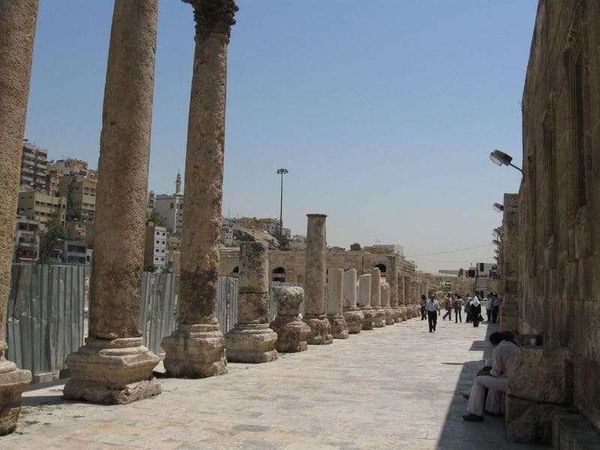 ヨルダン・アンマン「2010年 ヨルダン　エジプトより船で入国　アカバから首都アンマン滞在」の写真：ローマンシアター