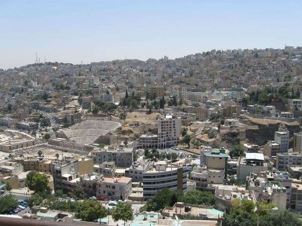 ヨルダン・アンマン「2010年 ヨルダン　エジプトより船で入国　アカバから首都アンマン滞在」の写真：アンマンの城塞から街を望む