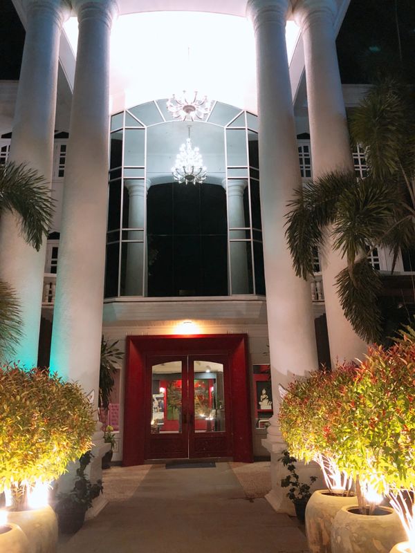 カンボジア・シェムリアップ「再会」の写真