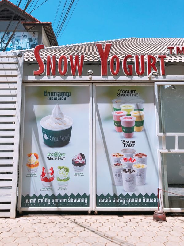 カンボジア・シェムリアップ「再会」の写真