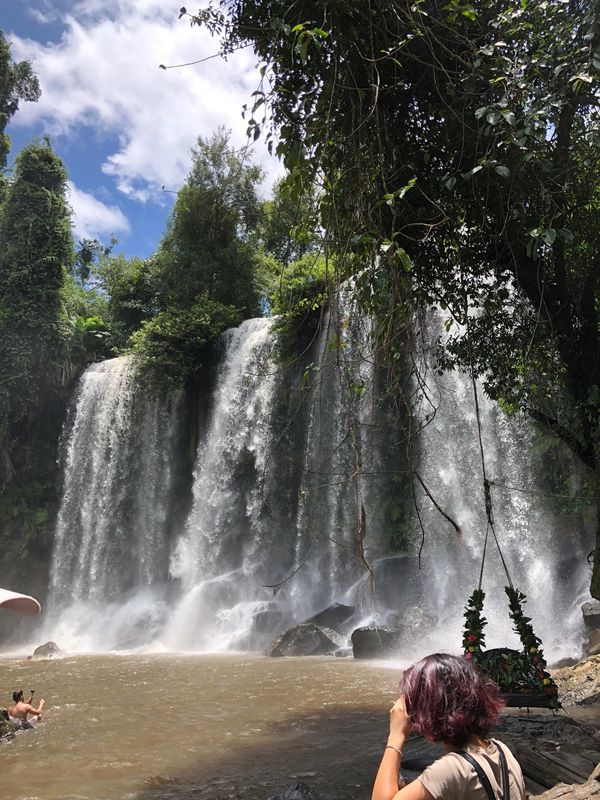 カンボジア・シェムリアップ「再会」の写真