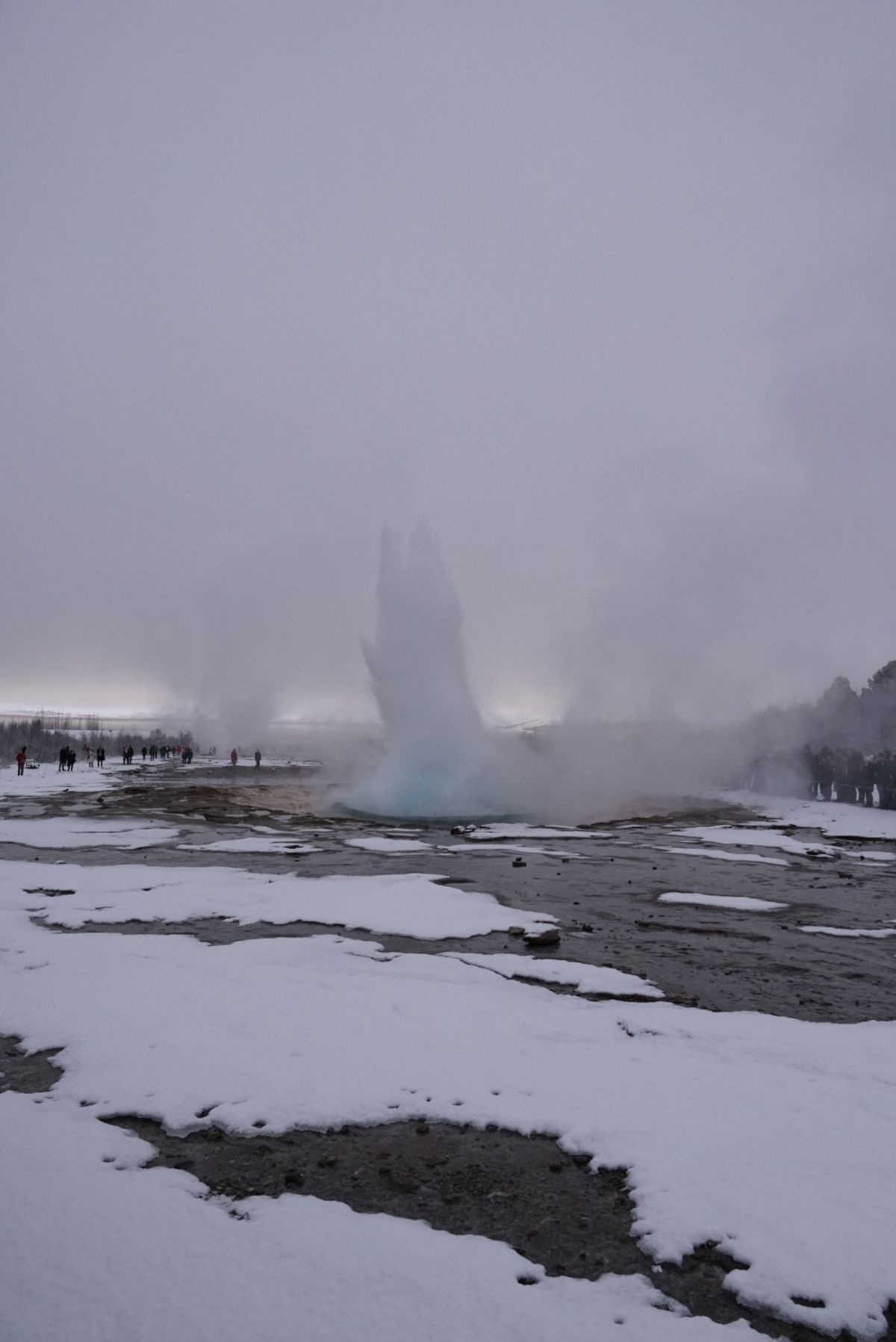 ストロックル間欠泉
5〜10分おきに、どーんときます
私が見た時は普通にど...