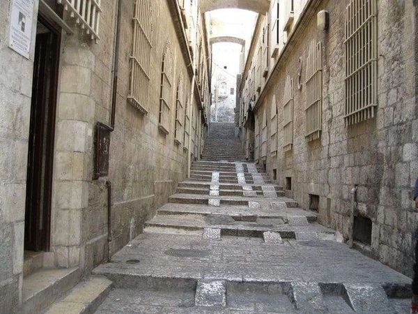 イスラエル・エルサレム「2010年 イスラエル　エルサレム　ベツレヘム分離壁」の写真：キリストが十字架を背負って歩いた道を信者...