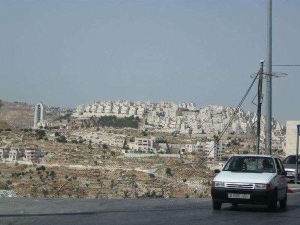 パレスチナ・ベツレヘム「2010年 エルサレム　ベツレヘム分離壁」の写真：パレスチナ自治区からユダヤ人入植地を望む