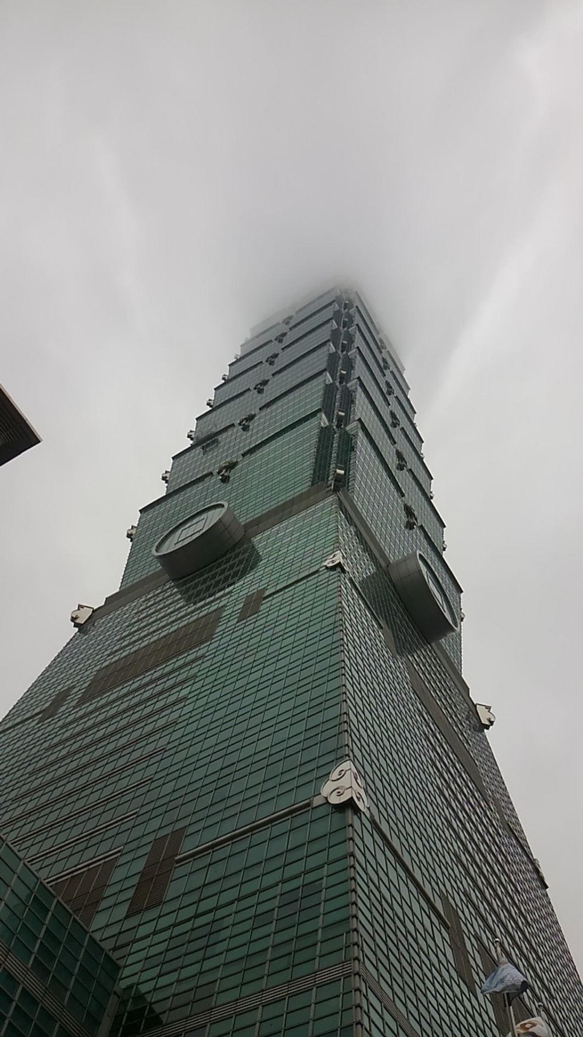 台北101
雲まで貫く高さ！
ただただ、圧巻！
台北地下街は思ってたのと少...