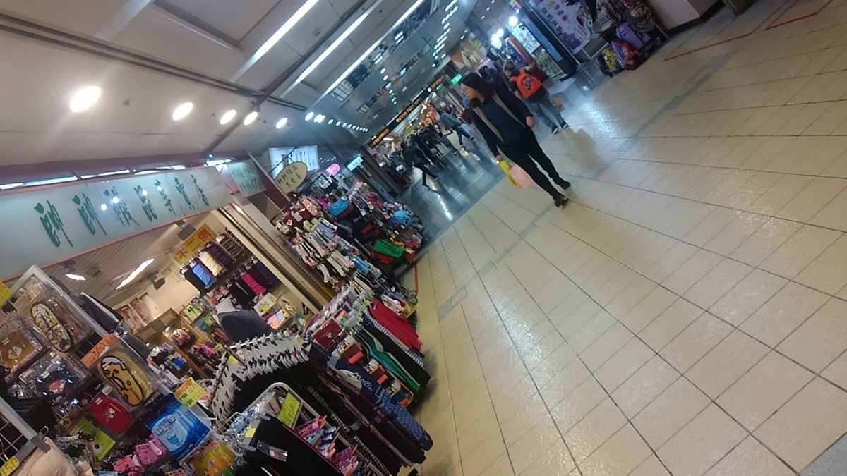 台北101
雲まで貫く高さ！
ただただ、圧巻！
台北地下街は思ってたのと少...