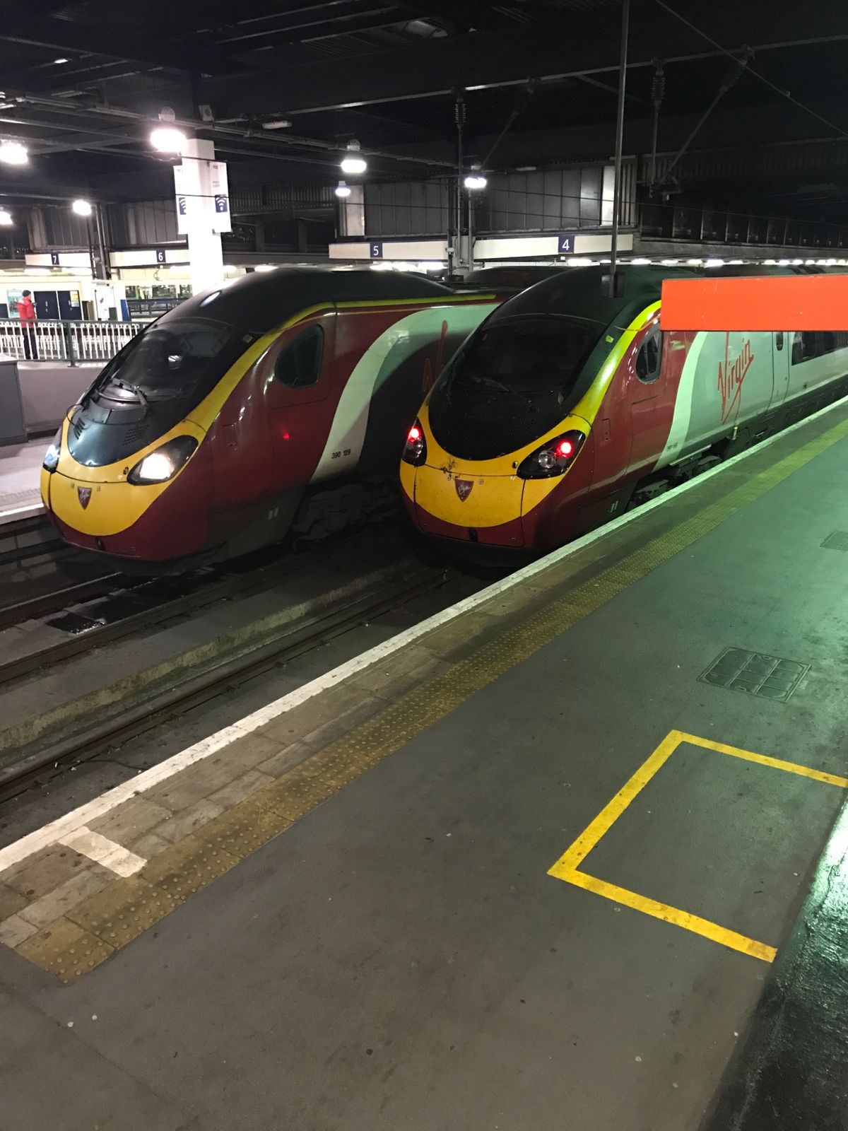 早朝のユーストン駅から高速列車に乗ってリバプールへ！