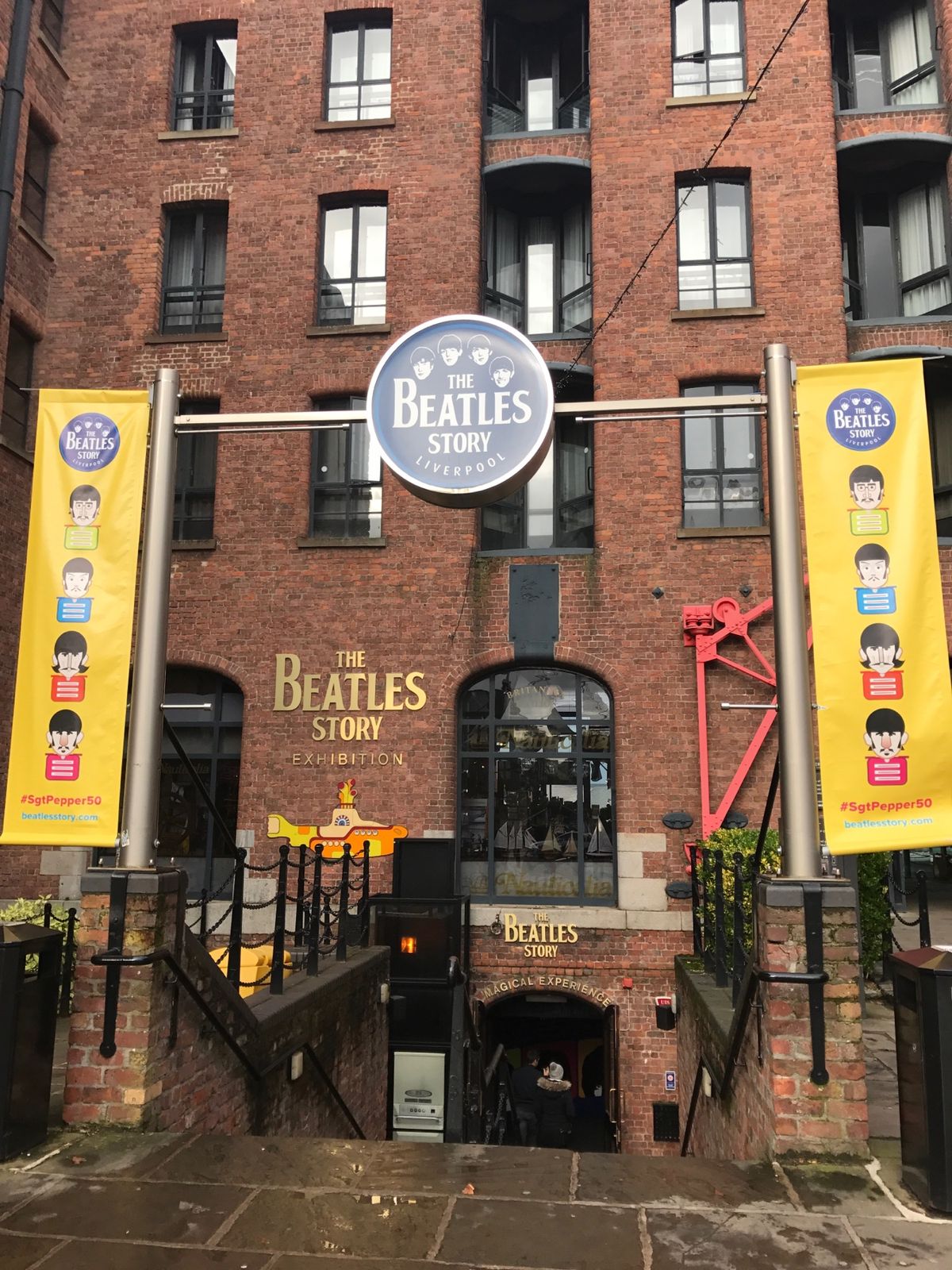 「マジカルミステリーツアー」に参加。
「ビートルズストーリー」観覧付き。...