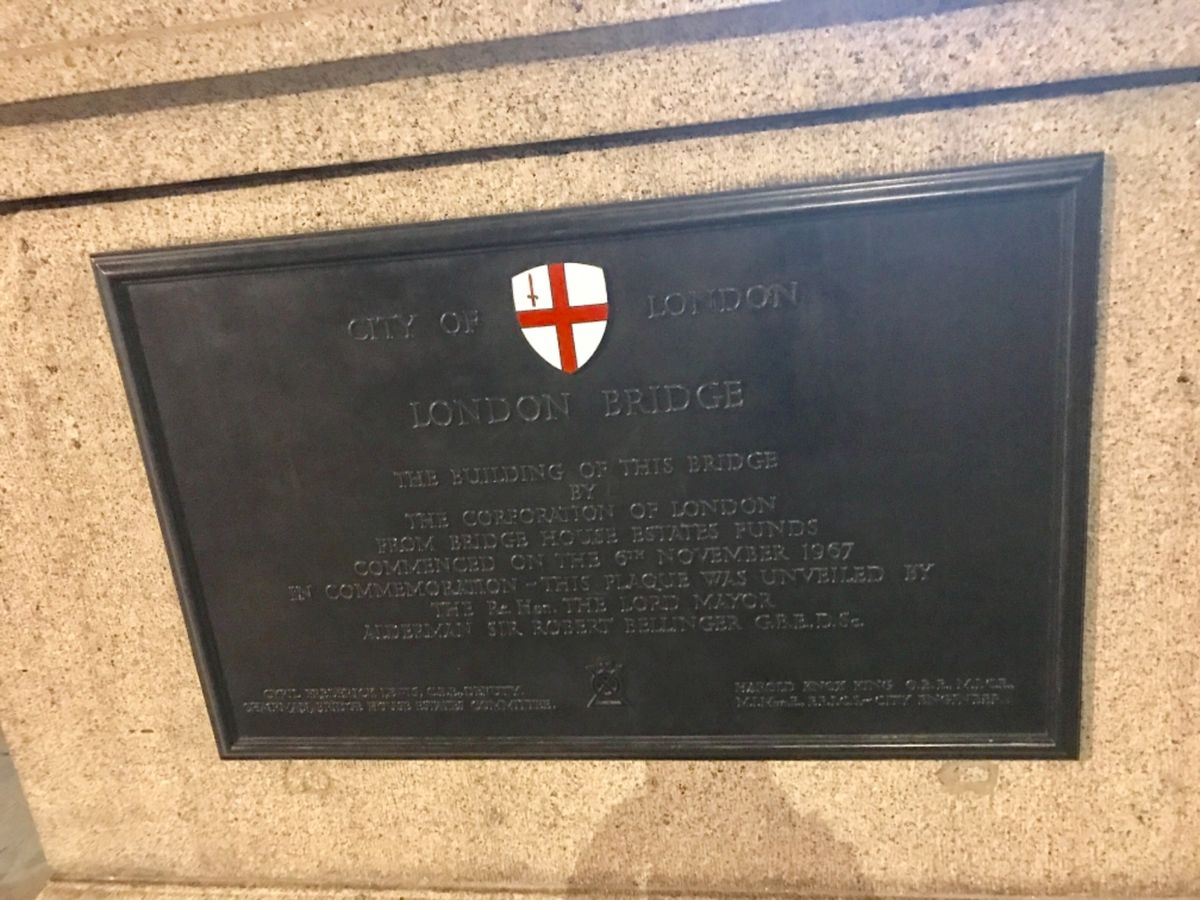 夜のロンドン。
曰くつきのロンドン塔
ロンドン橋（なんてこたぁない橋w...