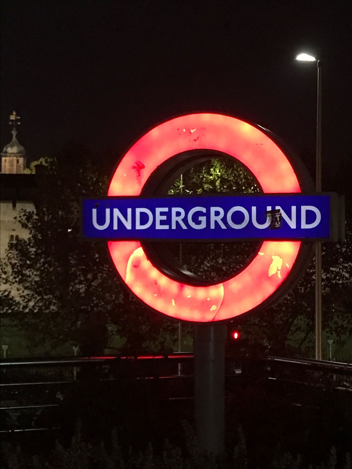 夜のロンドン。
曰くつきのロンドン塔
ロンドン橋（なんてこたぁない橋w...