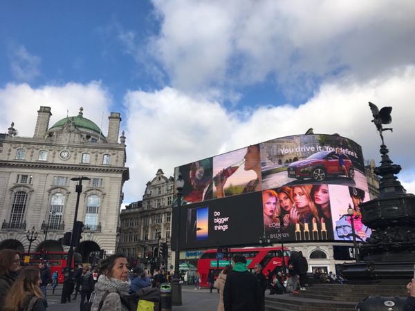 イギリス(英国)・ロンドン、リバプール「ロック聖地巡礼」の写真:ピカデリーサーカス~リージェントストリート
