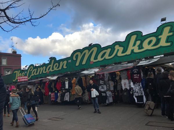 イギリス(英国)・ロンドン、リバプール「ロック聖地巡礼」の写真:カムデンロックマーケット
町並みは面白...