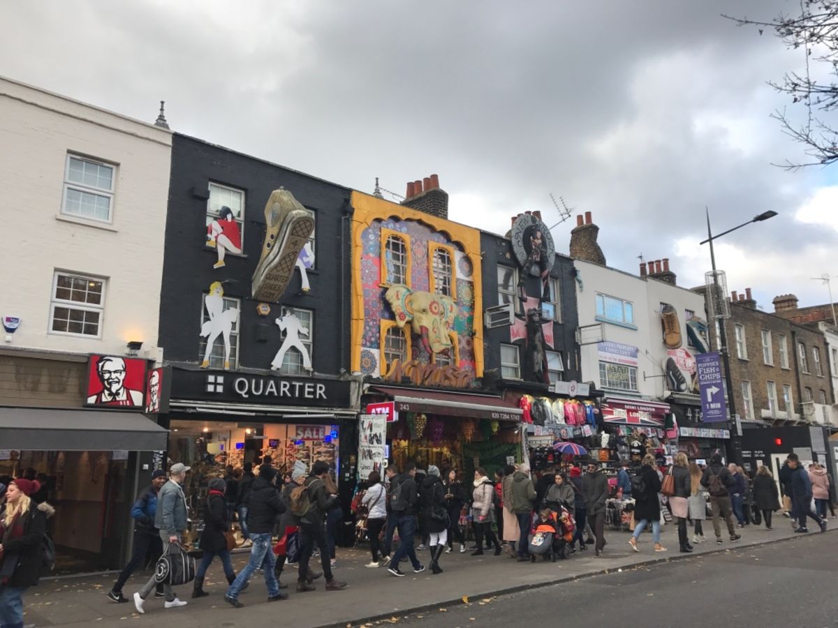 カムデンロックマーケット
町並みは面白いけど、売ってるものはアメ横みたい...