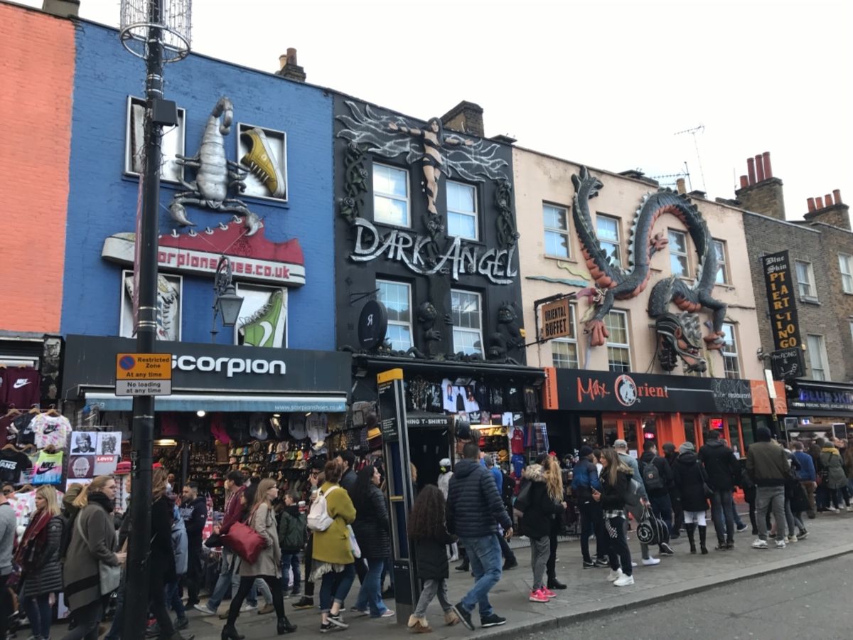 カムデンロックマーケット
町並みは面白いけど、売ってるものはアメ横みたい...