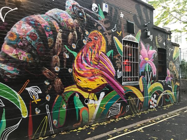 イギリス(英国)・ロンドン、リバプール「ロック聖地巡礼」の写真:カムデン周辺
至る所にグラフィティが。