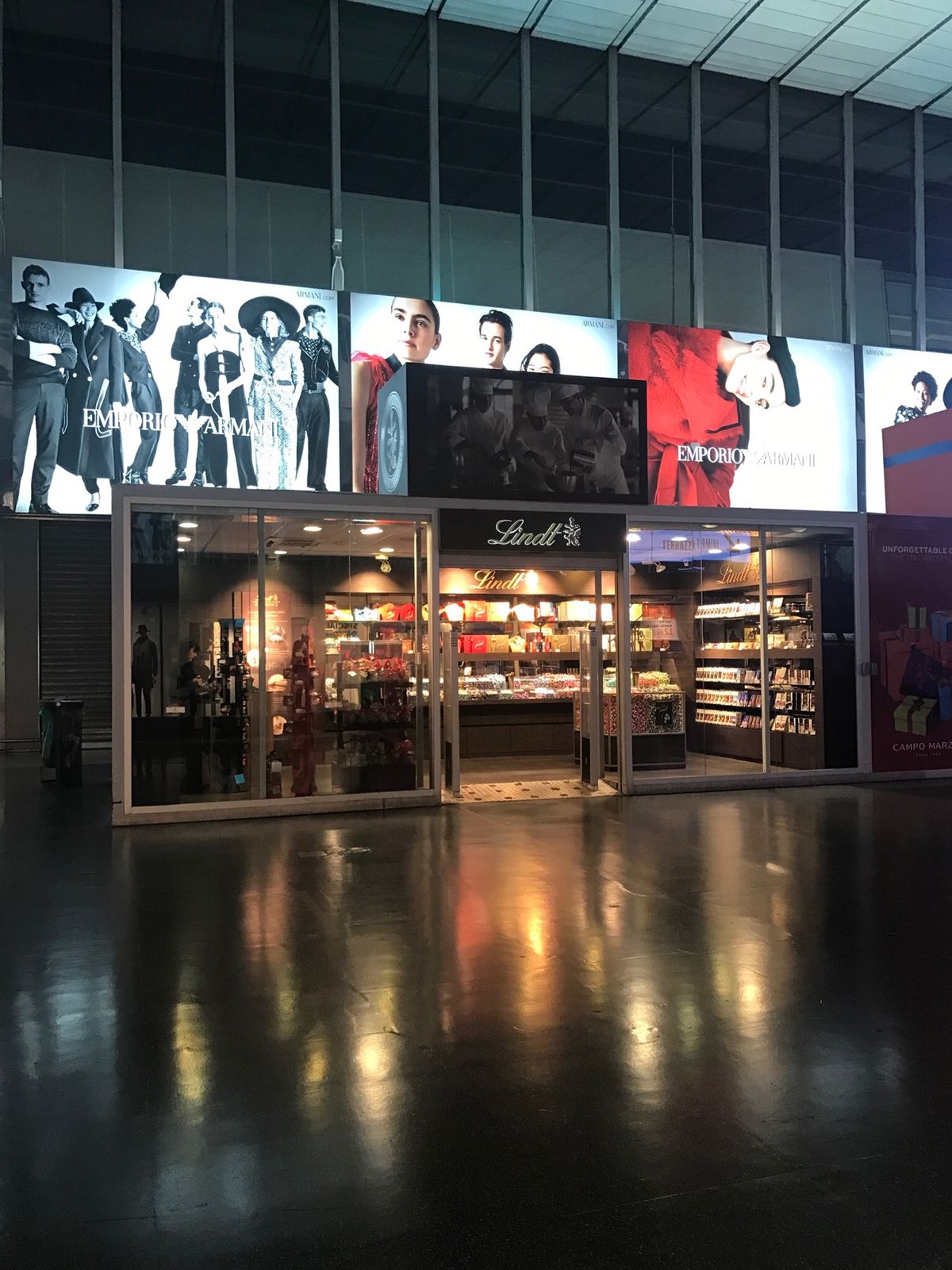 テルミニ駅周辺
夜通る事が多かったけど、駅中に色々レストラン等あったみた...