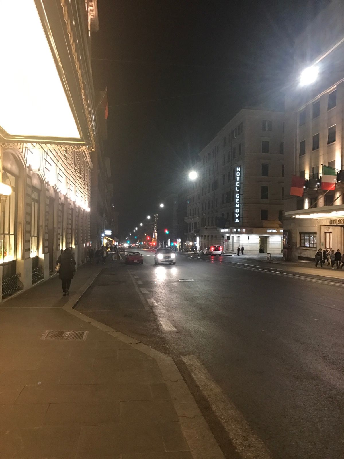 テルミニ駅周辺
夜通る事が多かったけど、駅中に色々レストラン等あったみた...