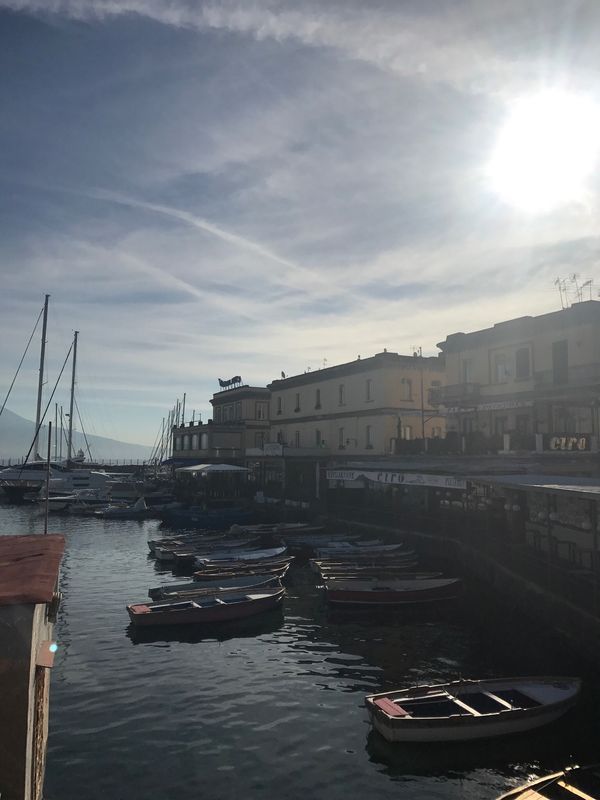 イタリア・ローマ、ナポリ「イタリアでやりたい事」の写真：サンタルチア港からベスビオ山を仰ぐ