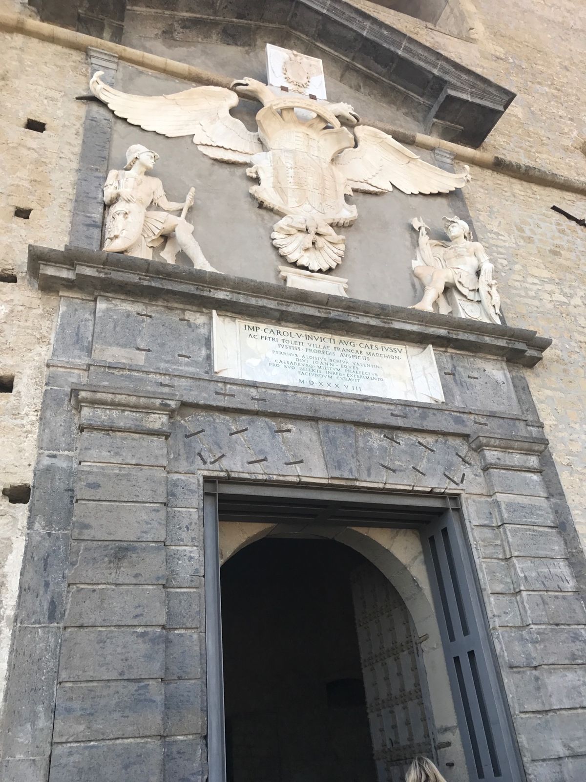 サンテルモ城
丘の上なので景色がいいはず…