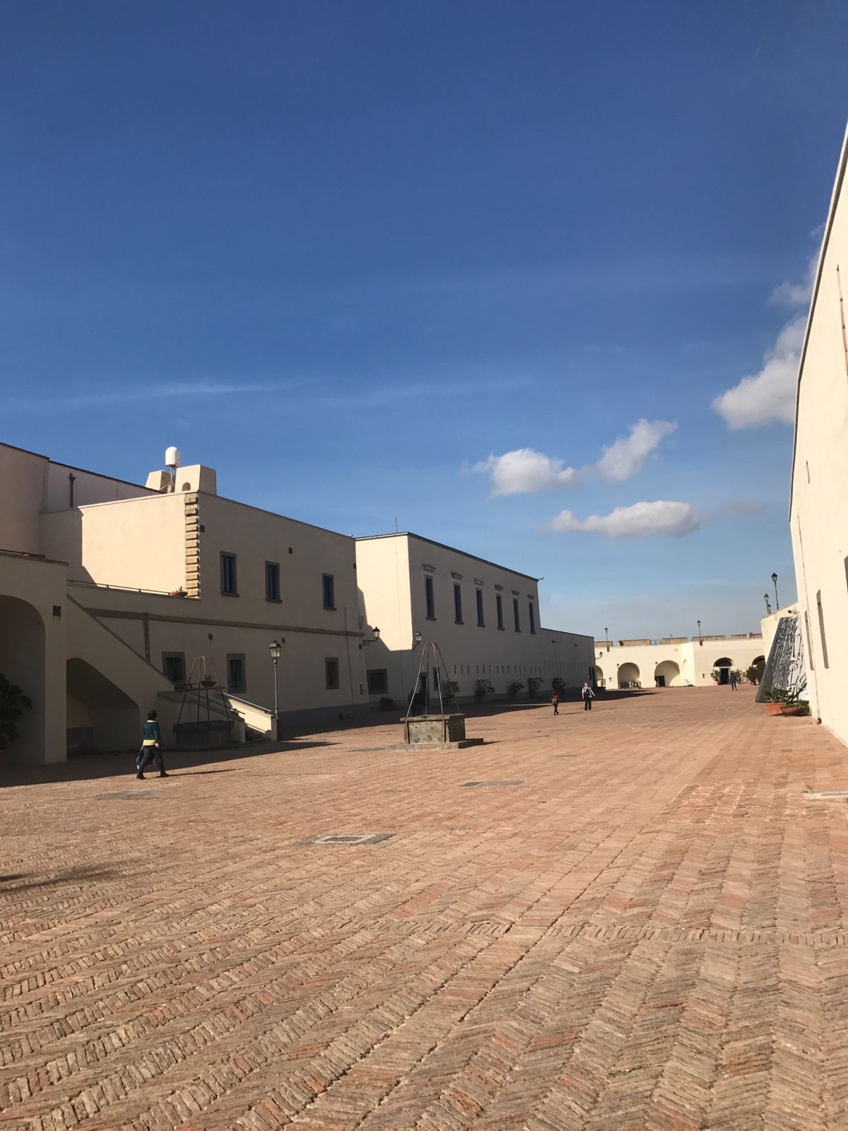 サンテルモ城
丘の上なので景色がいいはず…