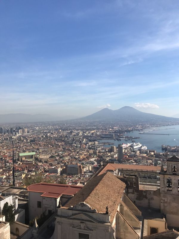 イタリア・ローマ、ナポリ「イタリアでやりたい事」の写真：ナポリを一望できる！
上空から見ると星...