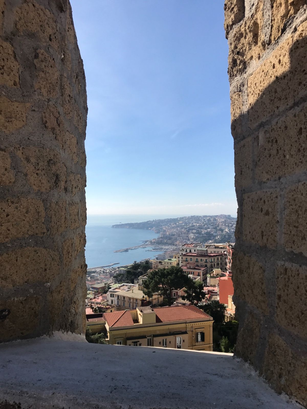 ナポリを一望できる！
上空から見ると星型になっているらしい。