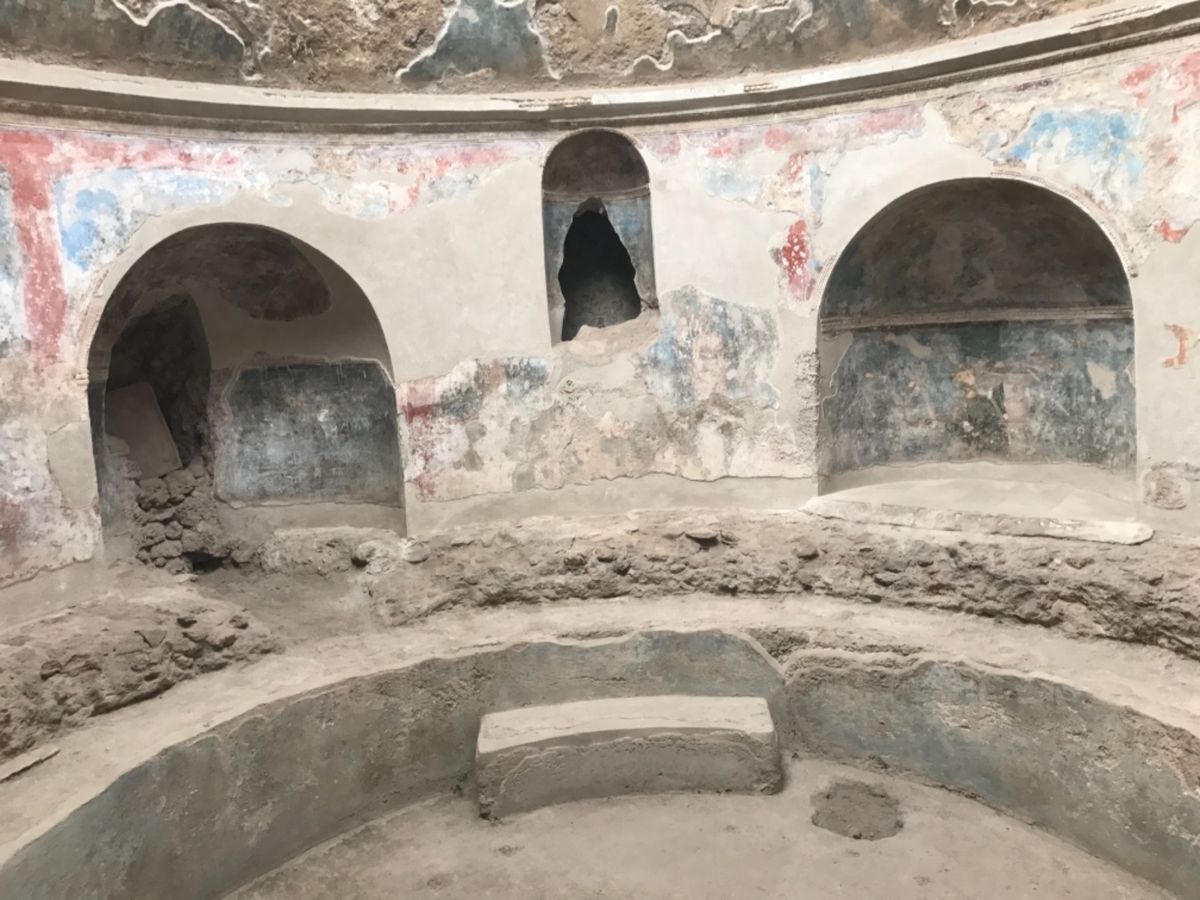 ポンペイ遺跡
2000年前に火山の噴火で一瞬にして消滅した都市。
高い...