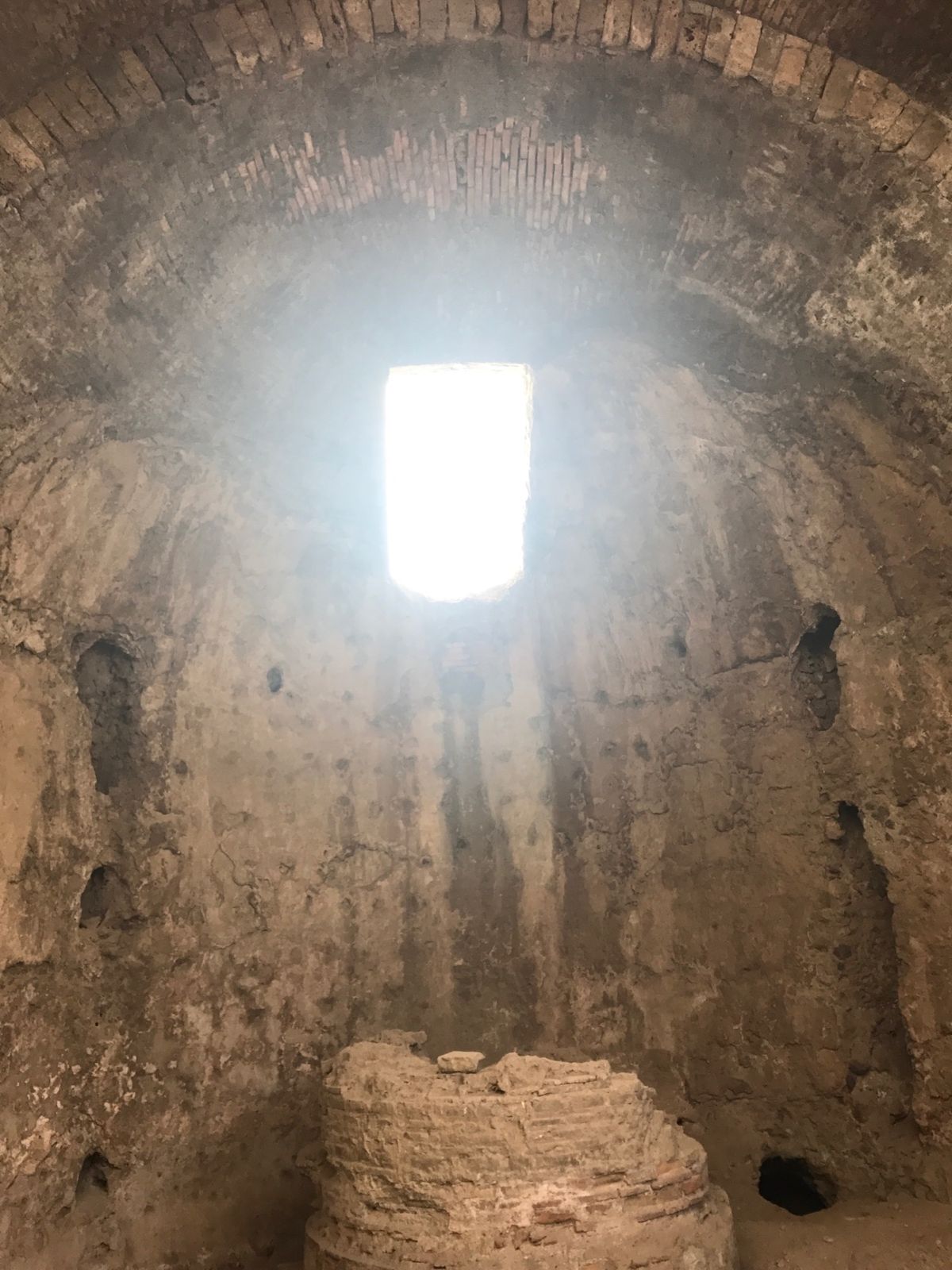 ポンペイ遺跡
2000年前に火山の噴火で一瞬にして消滅した都市。
高い...