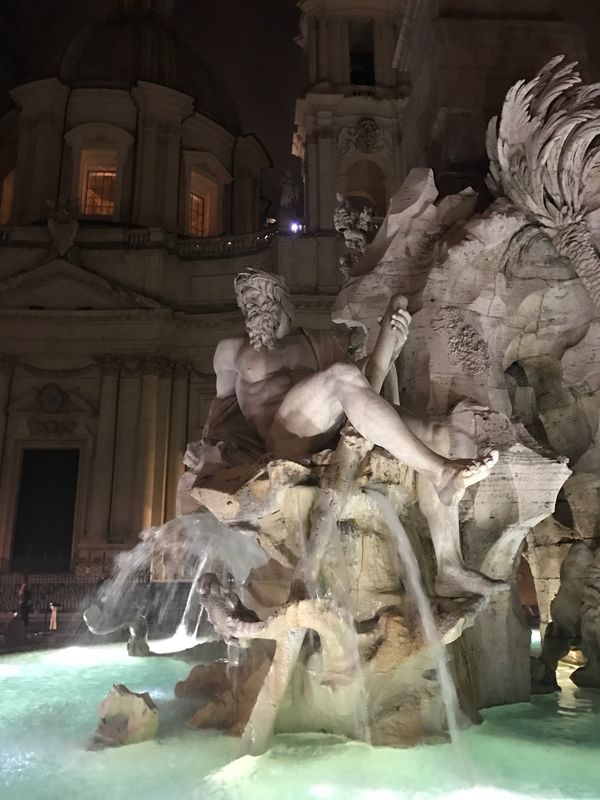 イタリア・ローマ、ナポリ「イタリアでやりたい事」の写真：夜のローマ散策
ナヴォーナ広場
「四...