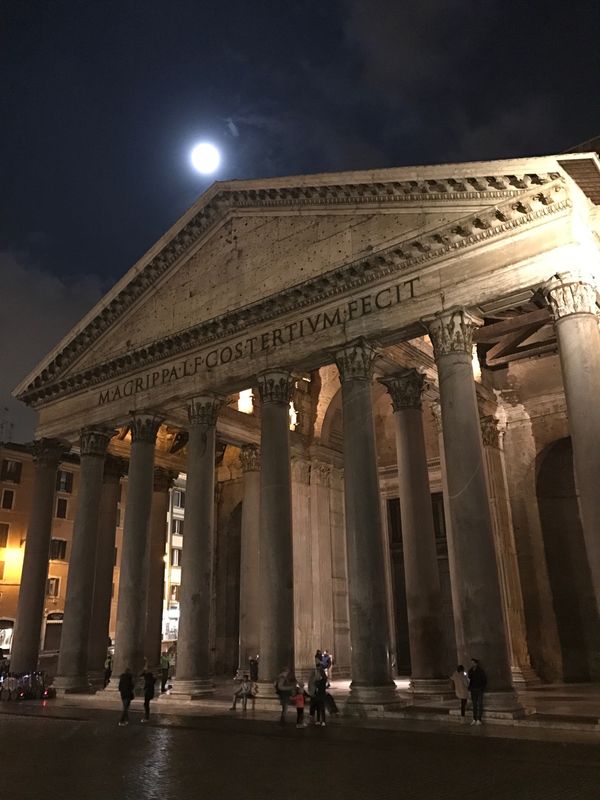 イタリア・ローマ、ナポリ「イタリアでやりたい事」の写真：夜のローマ散策
パンテオン
ローマの...