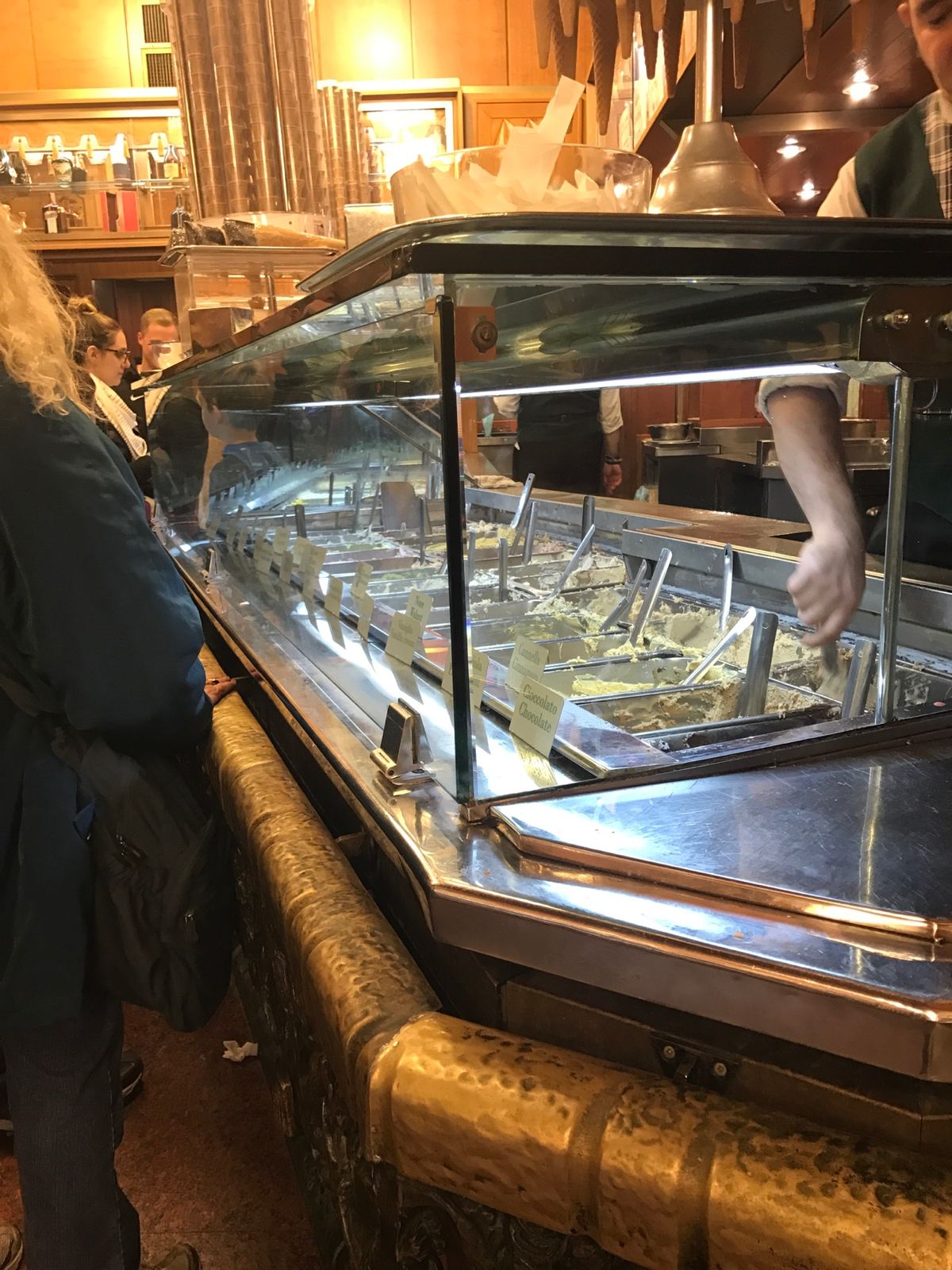 有名店の「GIOLITTI」
初日に食べたジェラートが大きかったので、１...