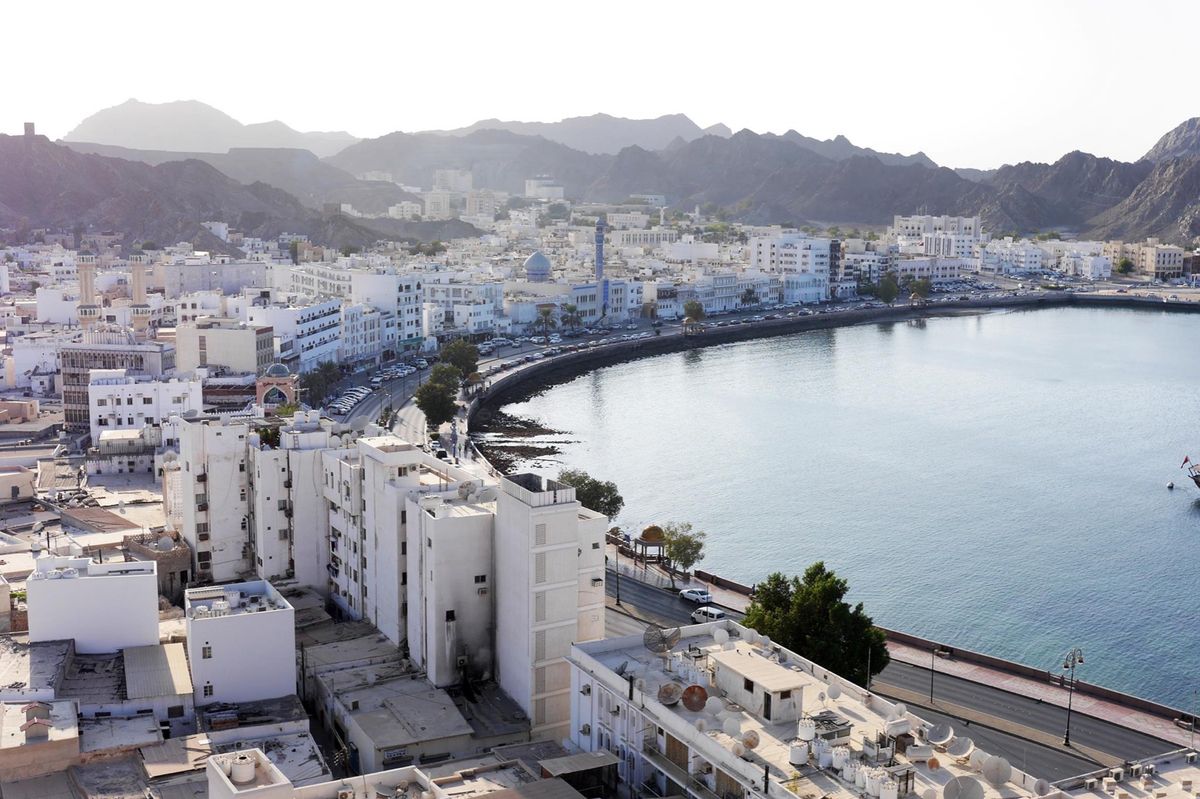 オマーンの首都 マスカット。
バスで港の方へ行き、海沿いを散歩。
マスカッ...