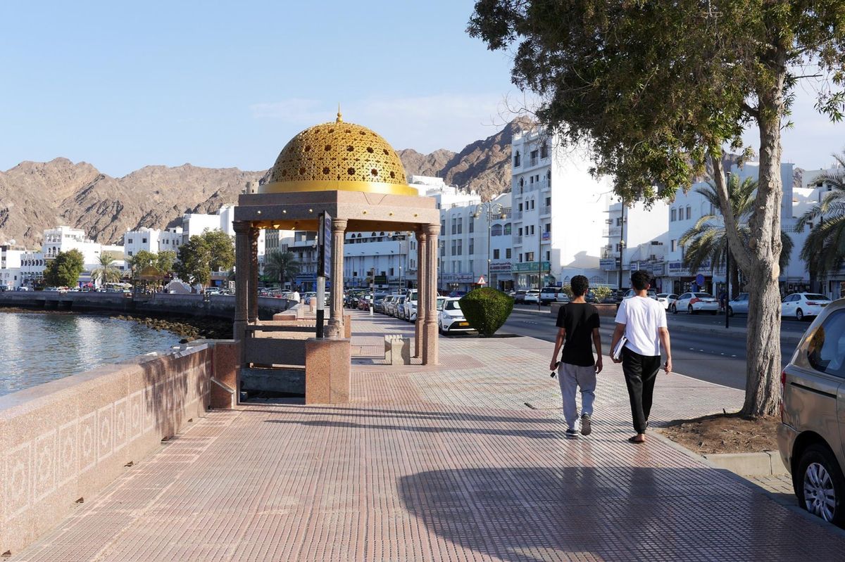 オマーンの首都 マスカット。
バスで港の方へ行き、海沿いを散歩。
マスカッ...