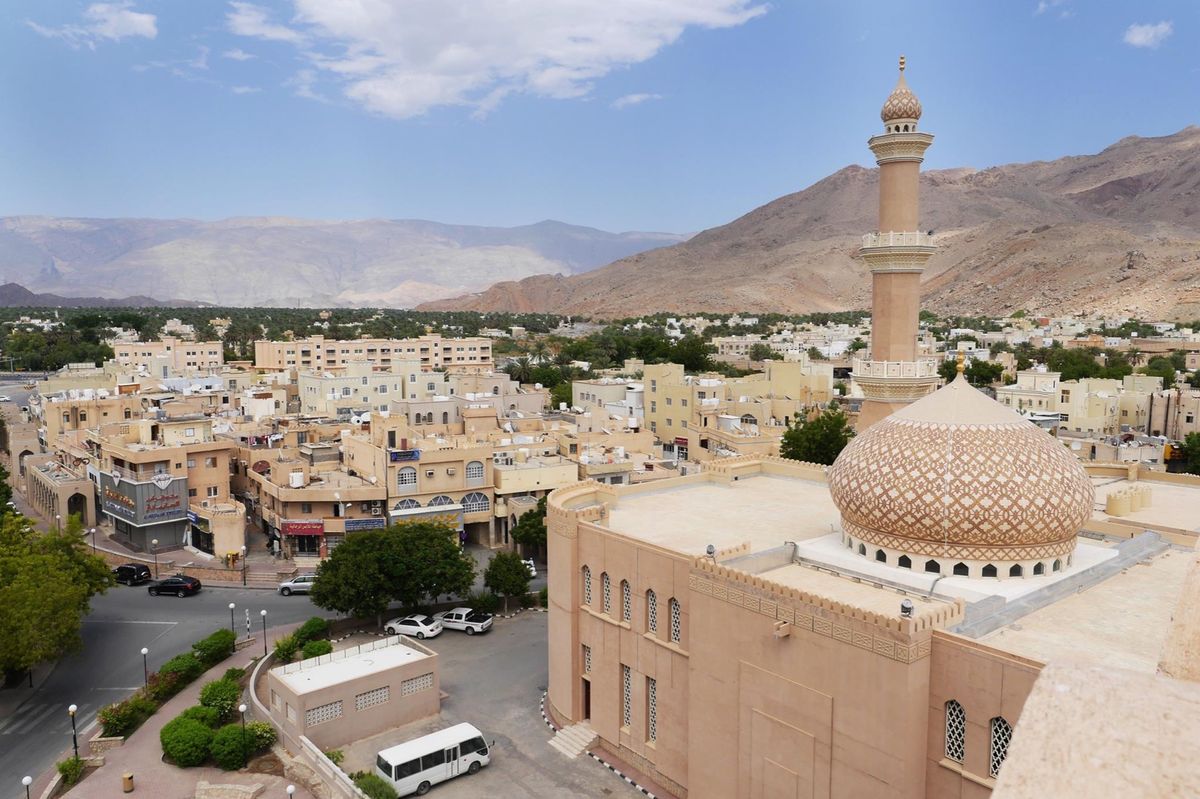 オマーンの内陸にあるニズワという街で、城砦を見る。
平和な街だけど とにか...