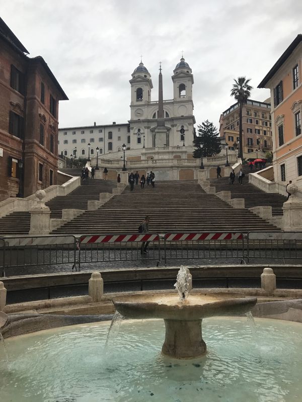 イタリア・ローマ、ナポリ「イタリアでやりたい事」の写真：ローマ散策・昼編。
スペイン広場も朝早く...
