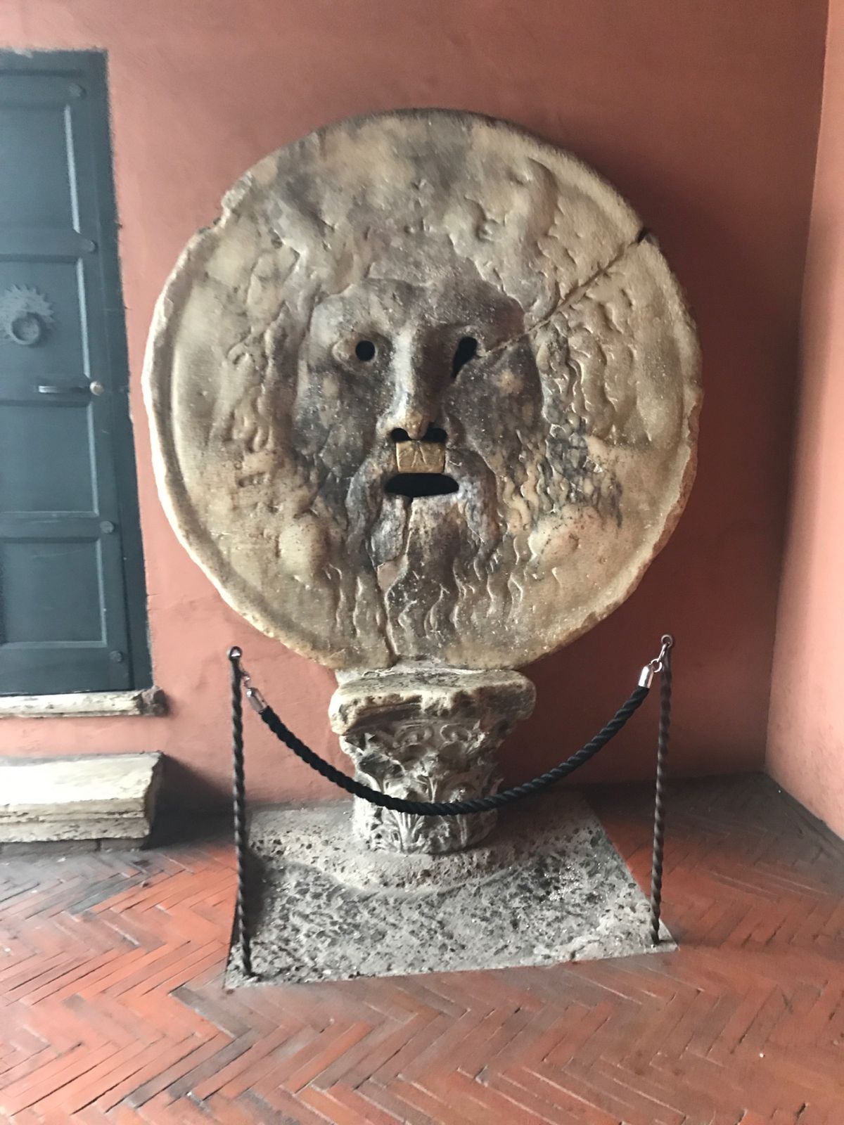 チルコ・マッシモ駅から歩く。
広大な遺跡は古代ローマの戦車競技場跡。
だい...