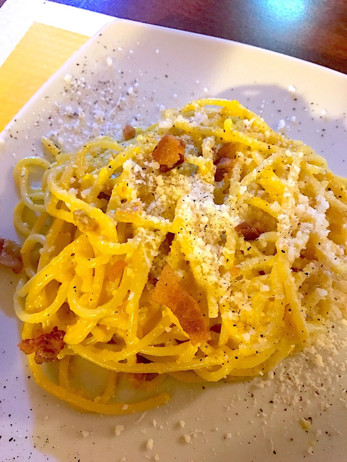 カルボナーラ発祥の店、その名も「ラ・カルボナーラ」
ローマ風カルボナーラは...