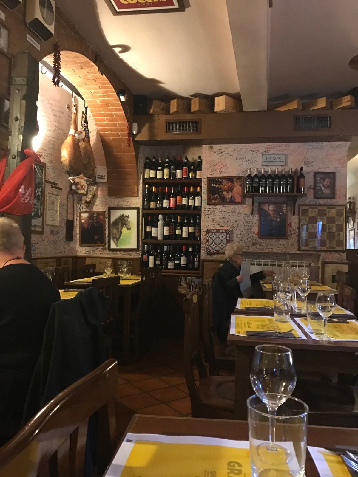 カルボナーラ発祥の店、その名も「ラ・カルボナーラ」
ローマ風カルボナーラは...