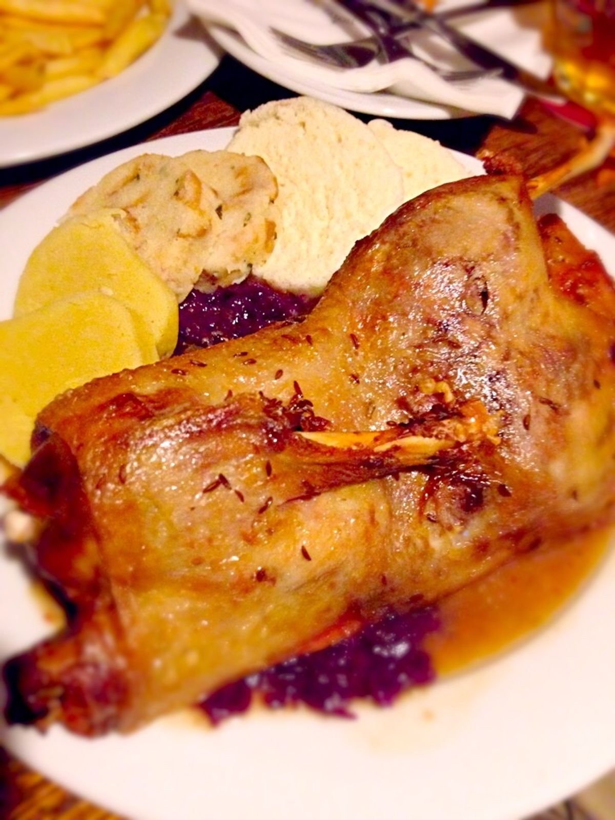 「ウ・メドヴィードクー」と言うホスポダに行きたくて。
こちらのビールは「O...