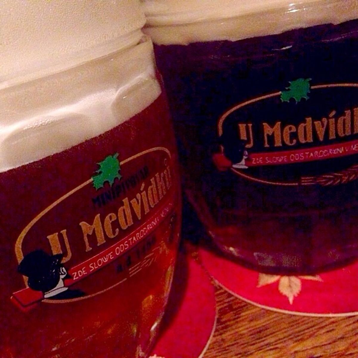 「ウ・メドヴィードクー」と言うホスポダに行きたくて。
こちらのビールは「O...