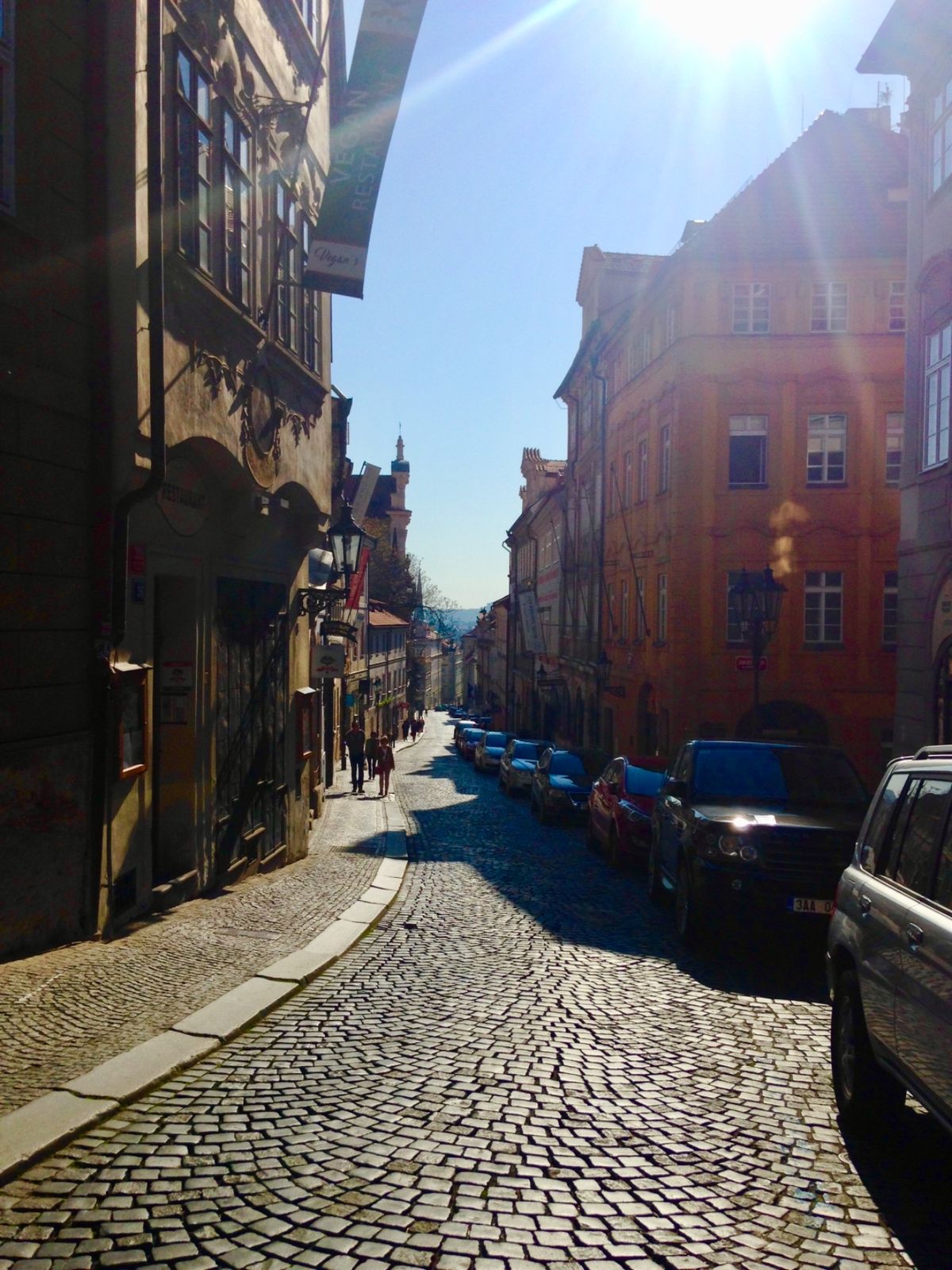 プラハ城までの道。
なんて事ない小道も絵になる。