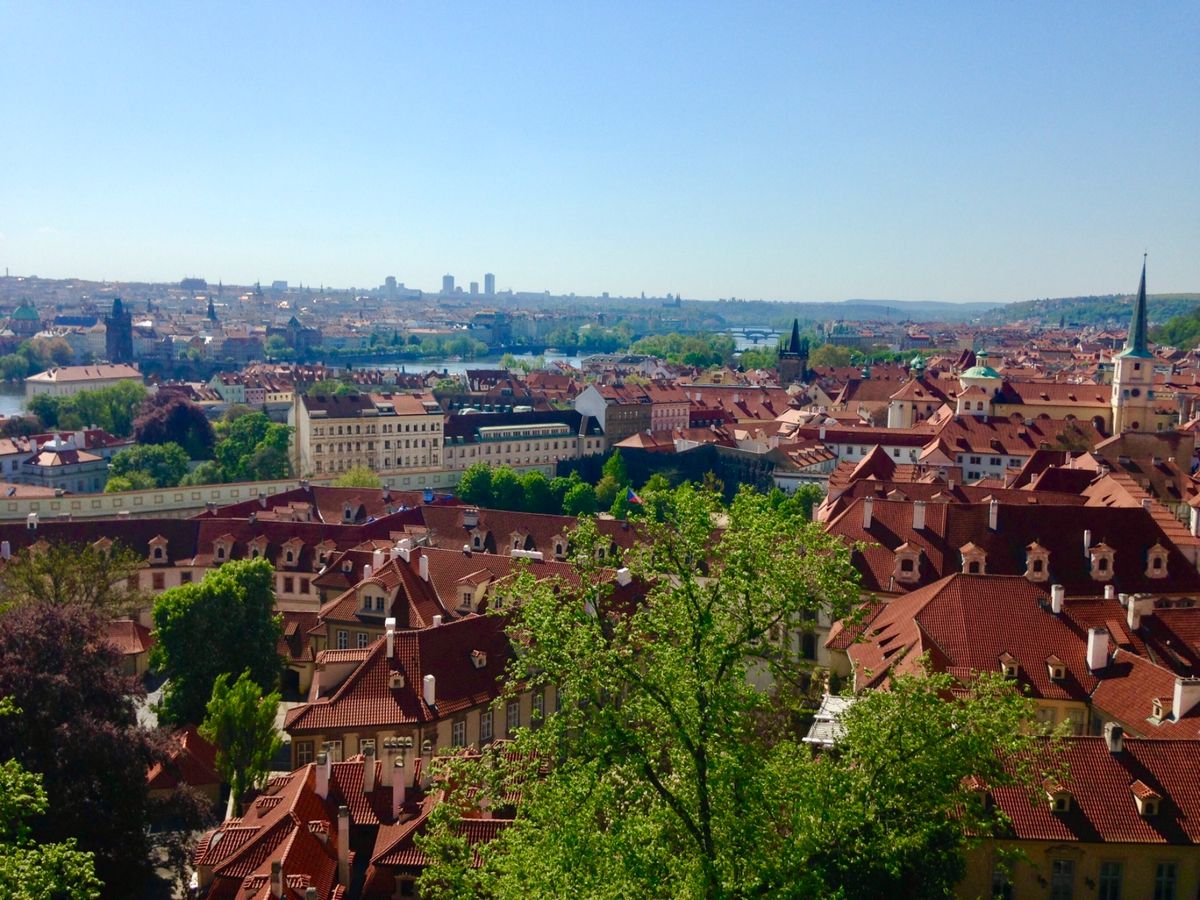 プラハ城とは言うけれど、どの部分がお城？
お城なだけに高台からの見晴らしは...