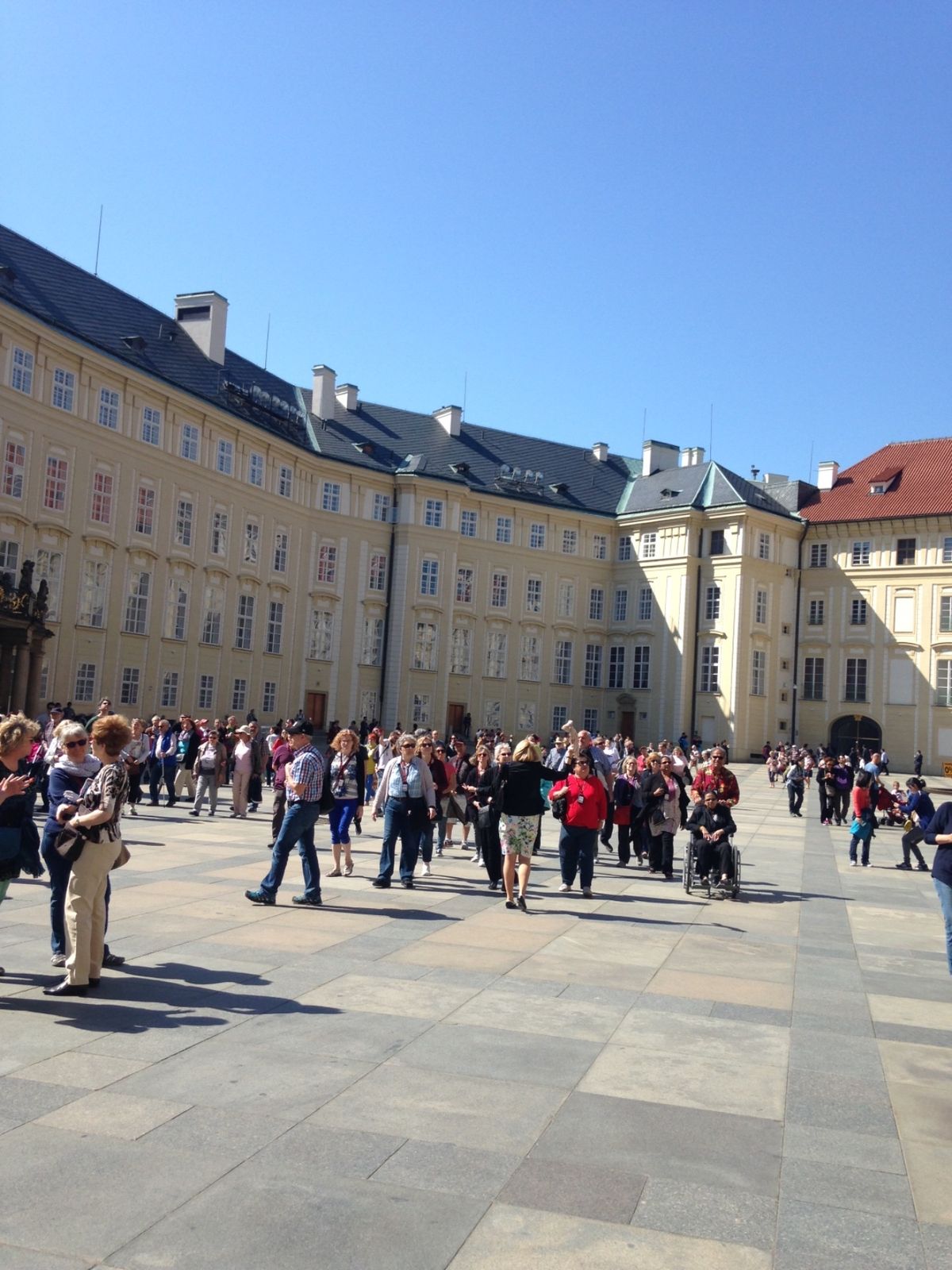 プラハ城とは言うけれど、どの部分がお城？
お城なだけに高台からの見晴らしは...