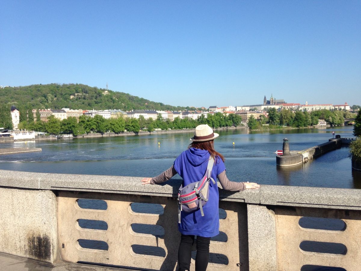 バスに乗ってちょっと遠方へ向かいます。
バス乗り場まで結構遠いけど、歩いて...