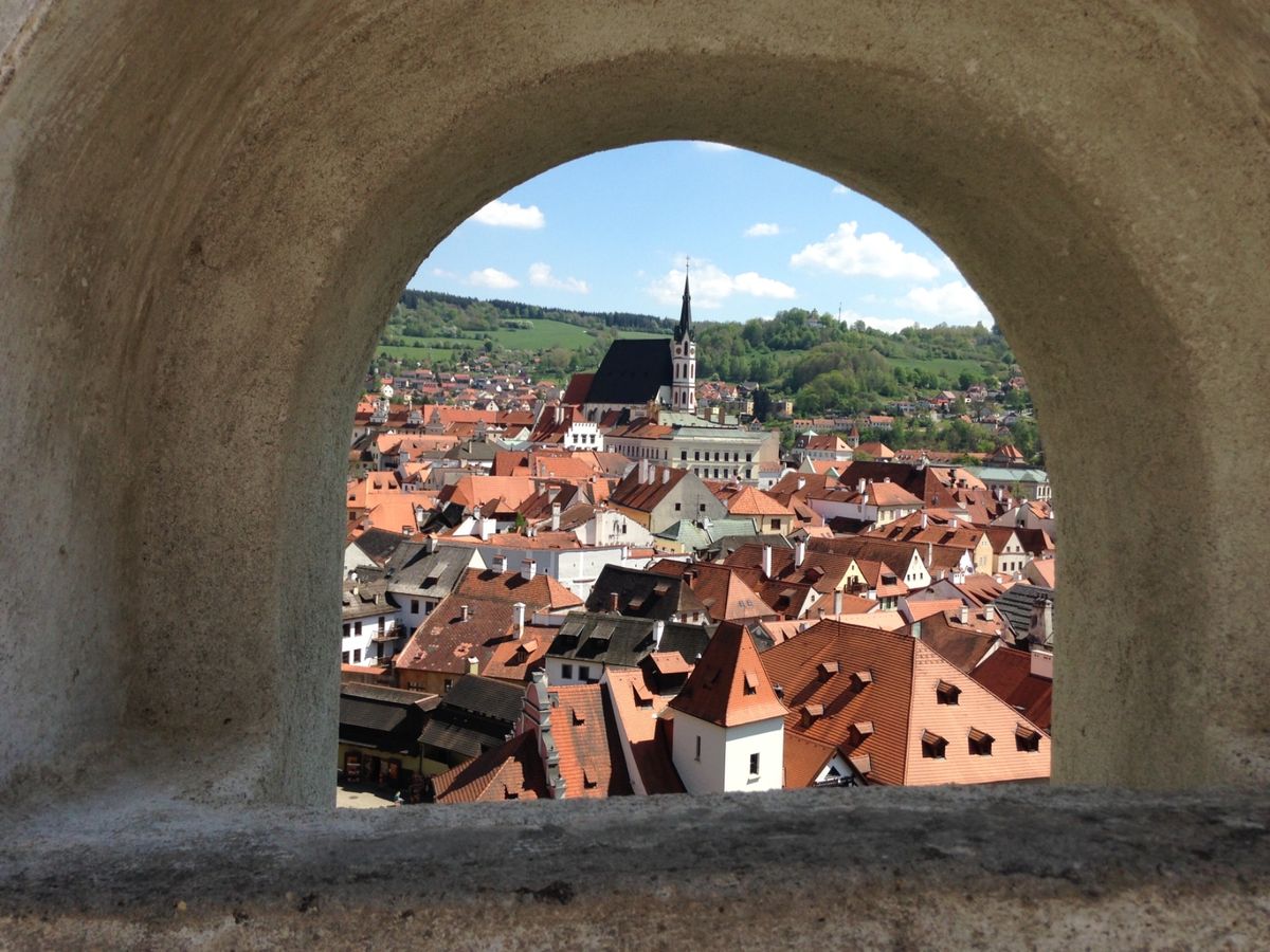 プラハからバスで3時間かけてチェスキークルムロフへ。
どこを切り取っても童...